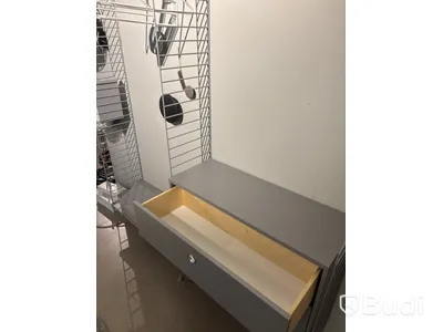 Klädhängare med byrå, vägghängd, String. Ord. pris inkl. moms: ca 7000 kr