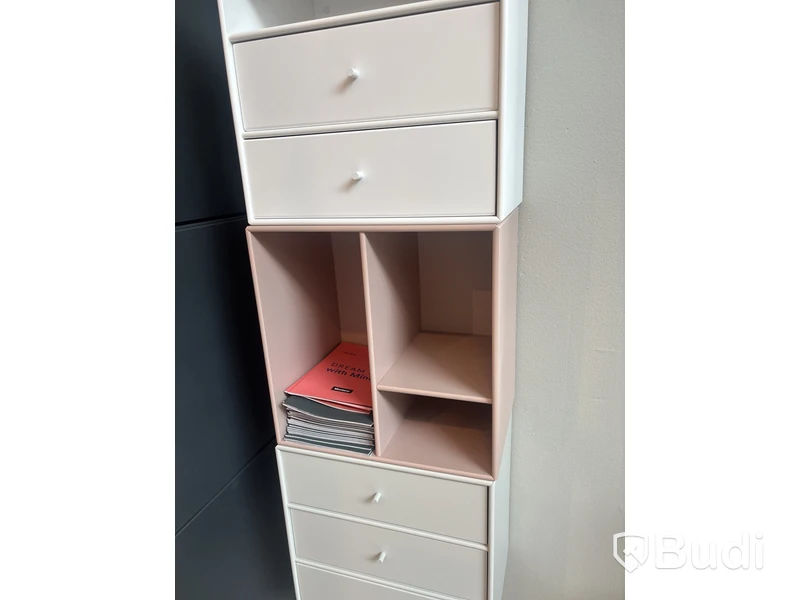 Vägghängda skåp med lådor Montana. Ord. pris inkl. moms: ca 6000 kr