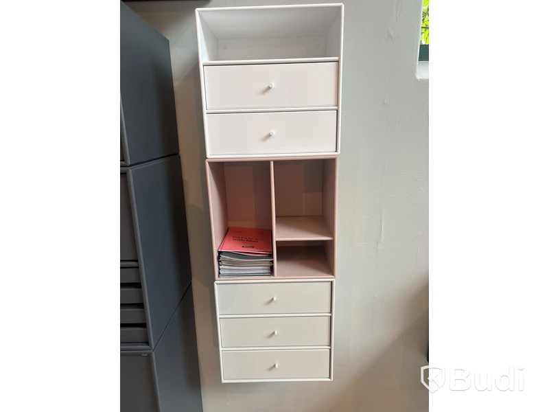 Vägghängda skåp med lådor Montana. Ord. pris inkl. moms: ca 6000 kr