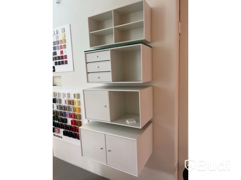 Vägghängda skåp Montana. Ord. pris inkl. moms: ca 10 000 kr
