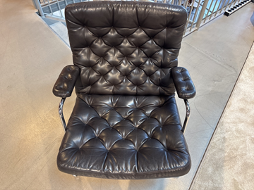 Fåtölj Dux Karin 73. Ord. pris inkl. moms ca 50 715 kr