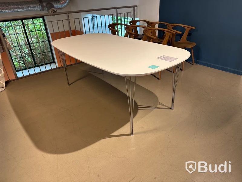 Matbord Haslev. Ord. pris inkl. moms: ca 14 700 kr