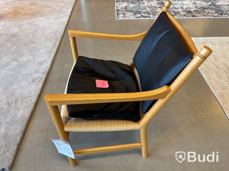 Fåtölj Carl Hansen CH44. Ord. pris inkl. moms ca 37 069 kr