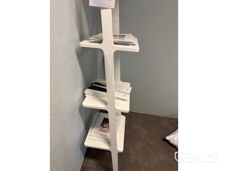 Bokhylla Swedese Libri. Ord. pris inkl. moms: ca 10 432 kr