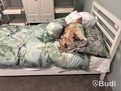 Säng Ord. pris inkl. moms: ca 15 000 kr