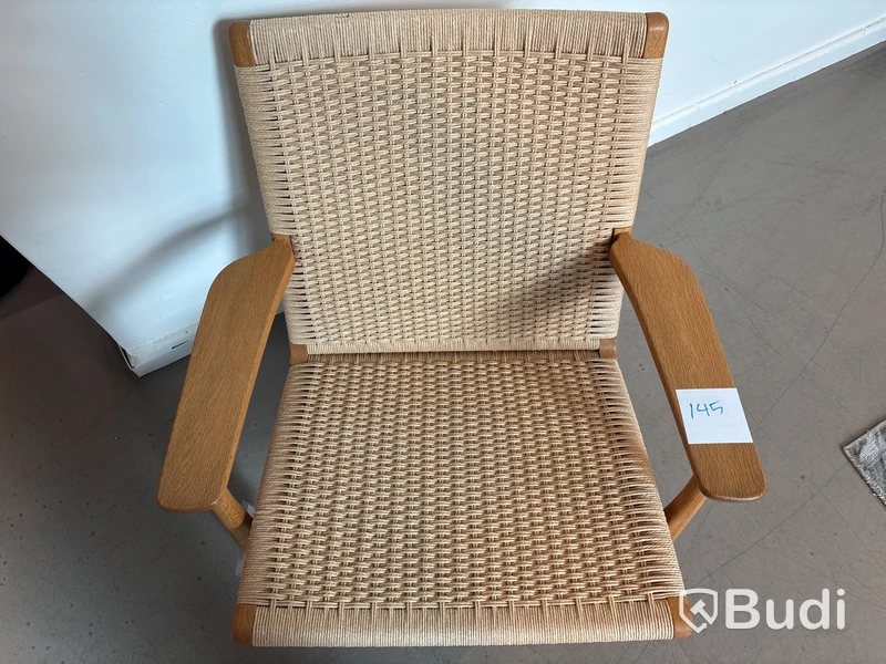 Fåtölj Carl Hansen CH25. Ord. pris inkl. moms: ca 41 770 kr