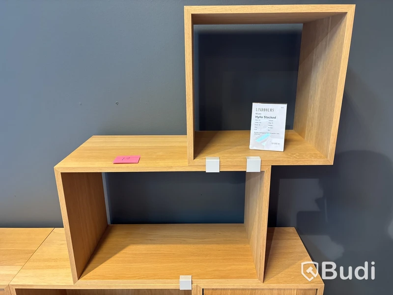 Bokhylla Muuto Stacked. Ord. pris inkl. moms: ca 19 592 kr
