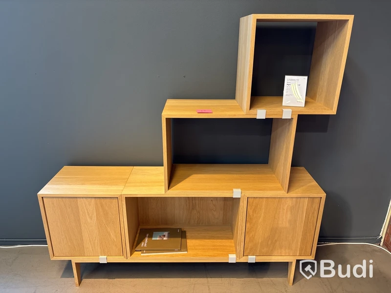 Bokhylla Muuto Stacked. Ord. pris inkl. moms: ca 19 592 kr