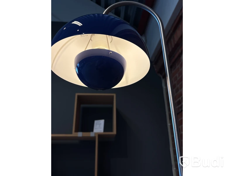 Golvlampa &tradition VP12. Ord. pris inkl. moms: ca 5000 kr