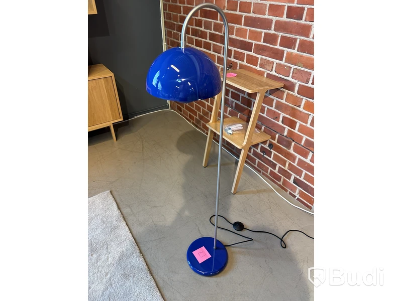Golvlampa &tradition VP12. Ord. pris inkl. moms: ca 5000 kr