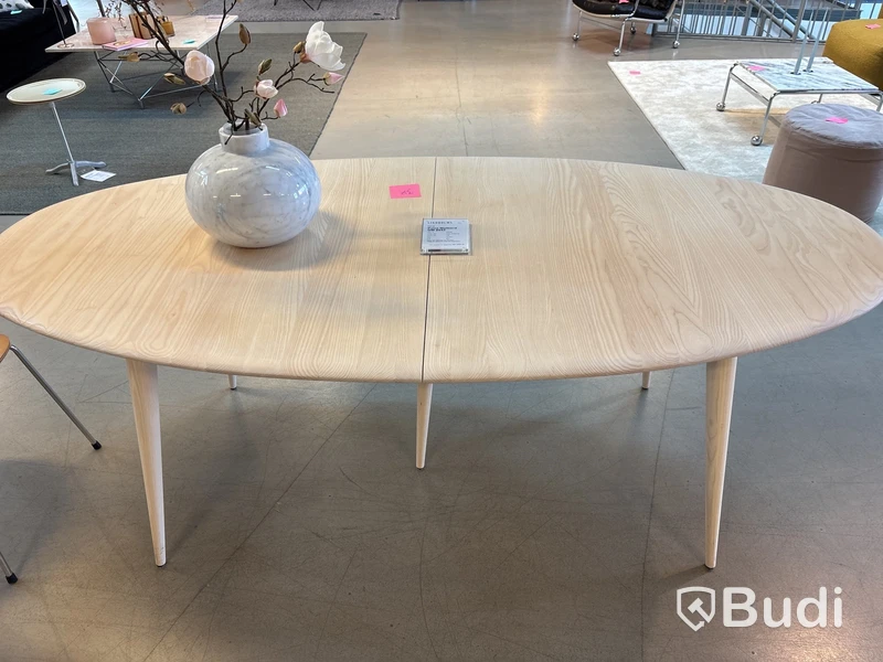Matbord Point GM 9942. Ord. pris inkl. moms: ca  45 340 kr