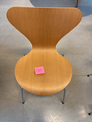 Stol Fritz Hansen Sjuan. Ord. pris inkl. moms: ca 7299 kr