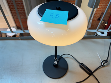 Bordslampa Nuur. Ord. pris inkl. moms: ca 7699 kr