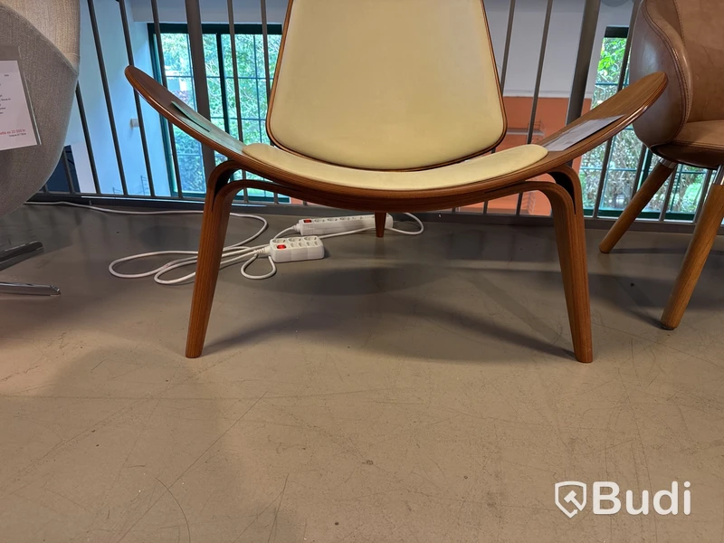 Fåtölj Carl Hansen Shell. Ord. pris inkl. moms: ca 42 396 kr