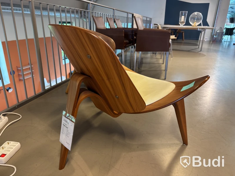 Fåtölj Carl Hansen Shell. Ord. pris inkl. moms: ca 42 396 kr