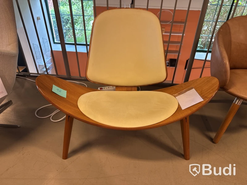 Fåtölj Carl Hansen Shell. Ord. pris inkl. moms: ca 42 396 kr