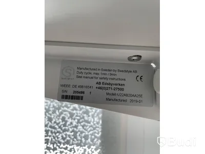Elektriskt höj och sänkbart skrivbord med skärmvägg edsbyn
