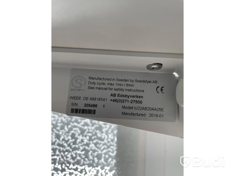 Elektriskt höj och sänkbart skrivbord med skärmvägg edsbyn