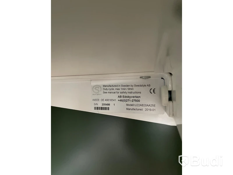 Elektriskt höj och sänkbart skrivbord med skärmvägg edsbyn