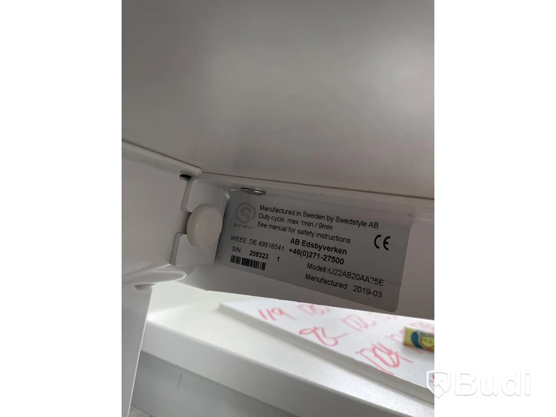 Elektriskt höj och sänkbart skrivbord med skärmvägg edsbyn