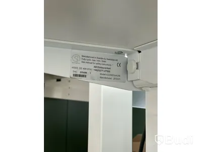 Elektriskt höj och sänkbart skrivbord med skärmvägg edsbyn
