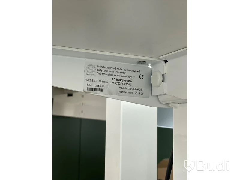 Elektriskt höj och sänkbart skrivbord med skärmvägg edsbyn