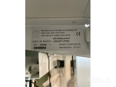 Elektriskt höj och sänkbart skrivbord med skärmvägg edsbyn