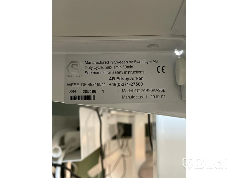 Elektriskt höj och sänkbart skrivbord med skärmvägg edsbyn