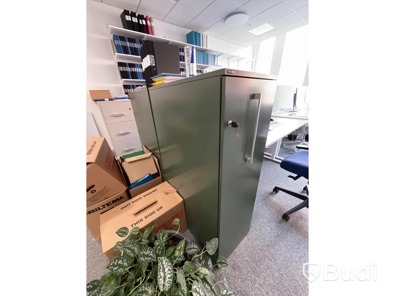 Förvaringsmöbel med utdragslåda och lås edsbyn