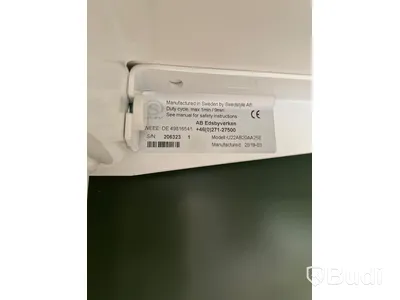 Elektriskt höj och sänkbart skrivbord med skärmvägg edsbyn