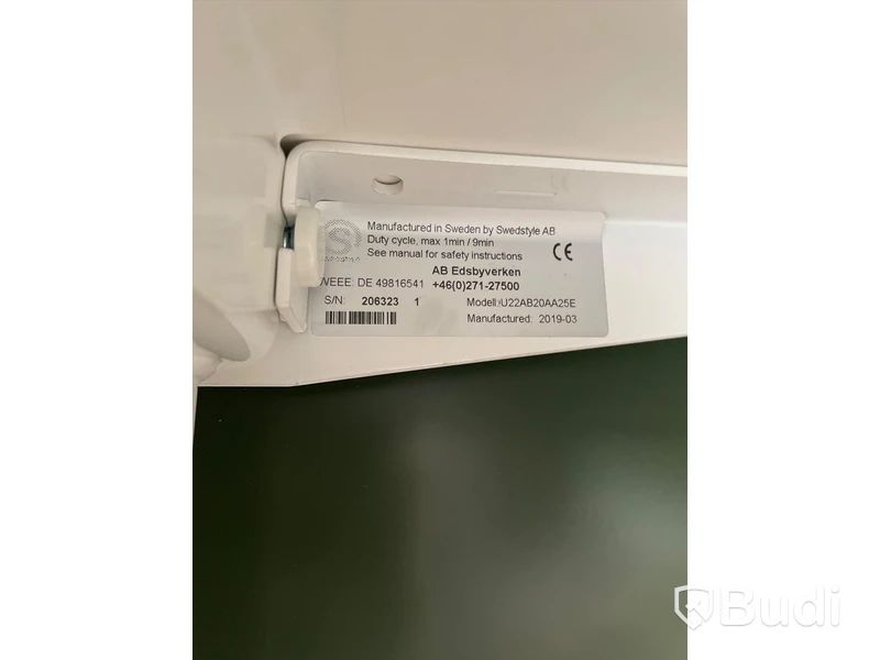 Elektriskt höj och sänkbart skrivbord med skärmvägg edsbyn