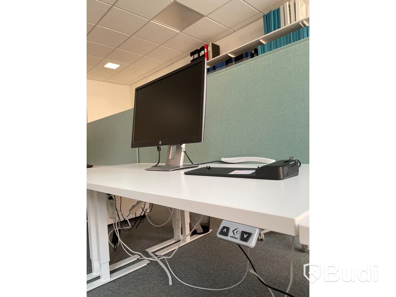Elektriskt höj och sänkbart skrivbord med skärmvägg edsbyn