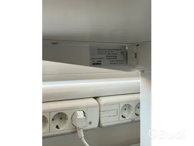 Elektriskt höj och sänkbart skrivbord med skärmvägg edsbyn