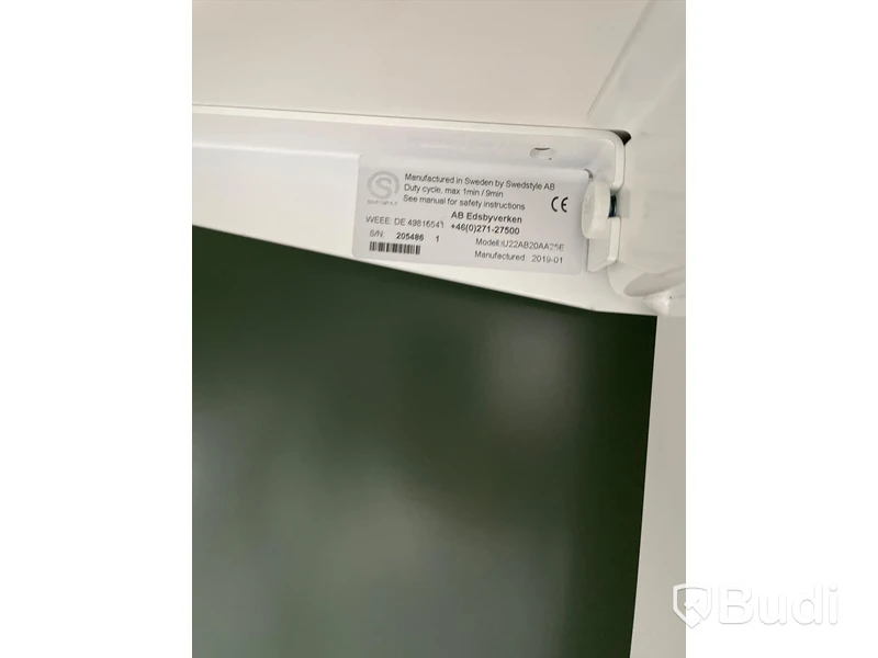 Elektriskt höj och sänkbart skrivbord med skärmvägg edsbyn