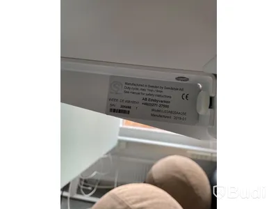 Elektriskt höj och sänkbart skrivbord med skärmvägg edsbyn
