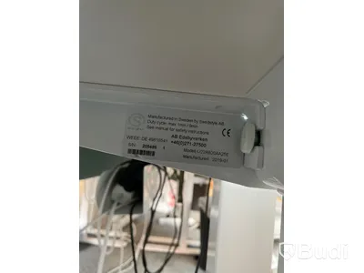 Elektriskt höj och sänkbart skrivbord med skärmvägg edsbyn