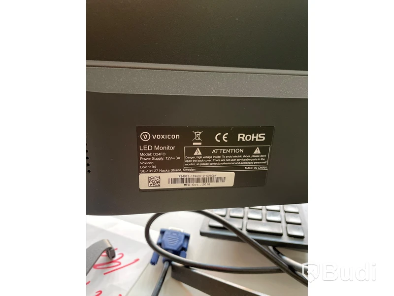 2 st Datorskärmar VOXICON