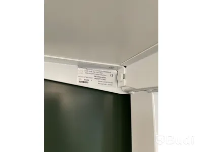 Elektriskt höj och sänkbart skrivbord med skärmvägg edsbyn
