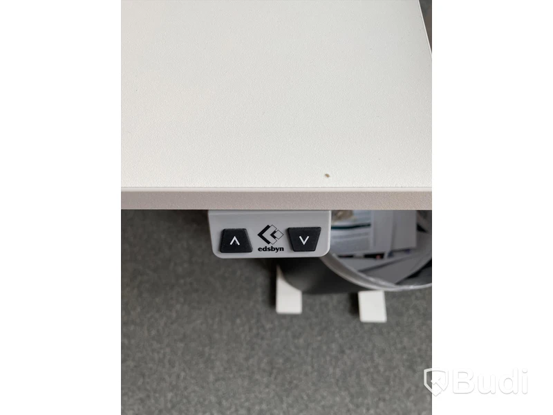 Elektriskt höj och sänkbart skrivbord med skärmvägg edsbyn
