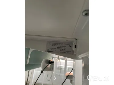 Elektriskt höj och sänkbart skrivbord med skärmvägg edsbyn