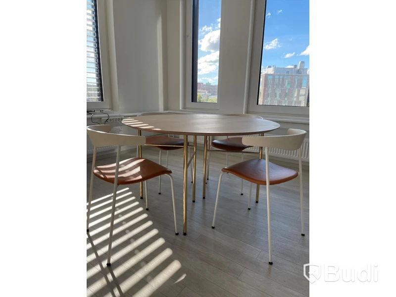Runt matbord FERM LIVING