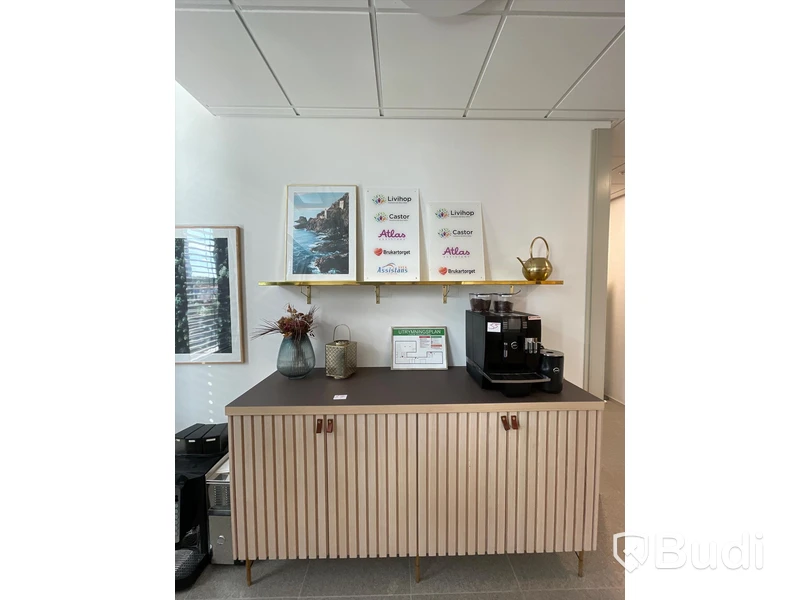 Väggmonterad hylla