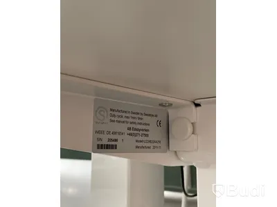 Elektriskt höj och sänkbart skrivbord med skärmvägg edsbyn