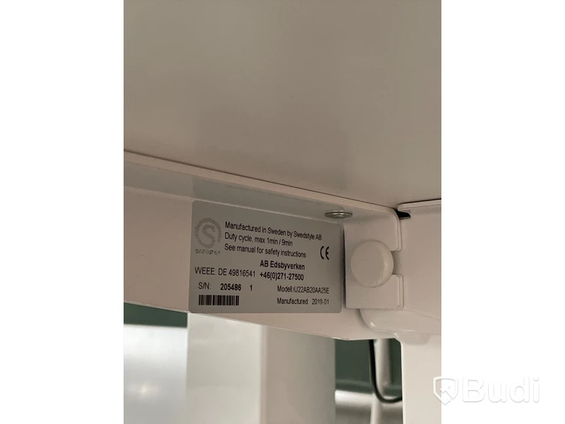 Elektriskt höj och sänkbart skrivbord med skärmvägg edsbyn