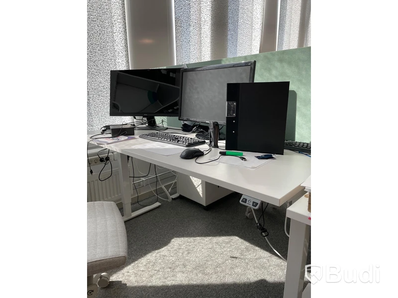 Elektriskt höj och sänkbart skrivbord med skärmvägg edsbyn