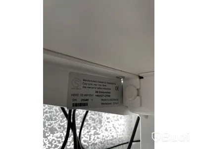 Elektriskt höj och sänkbart skrivbord med skärmvägg edsbyn
