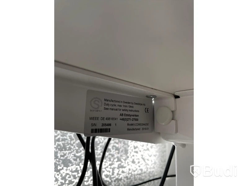 Elektriskt höj och sänkbart skrivbord med skärmvägg edsbyn