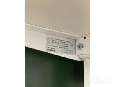 Elektriskt höj och sänkbart skrivbord med skärmvägg edsbyn
