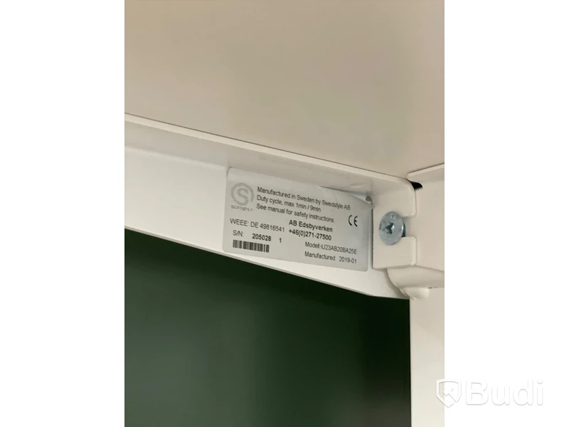 Elektriskt höj och sänkbart skrivbord med skärmvägg edsbyn