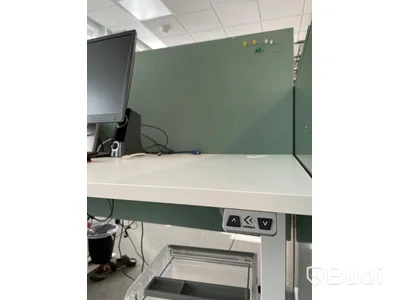 Elektriskt höj och sänkbart skrivbord med skärmvägg edsbyn